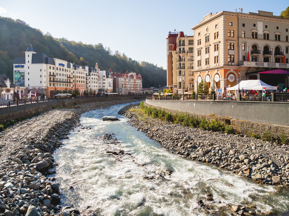 Музей археологии и река Мзымта