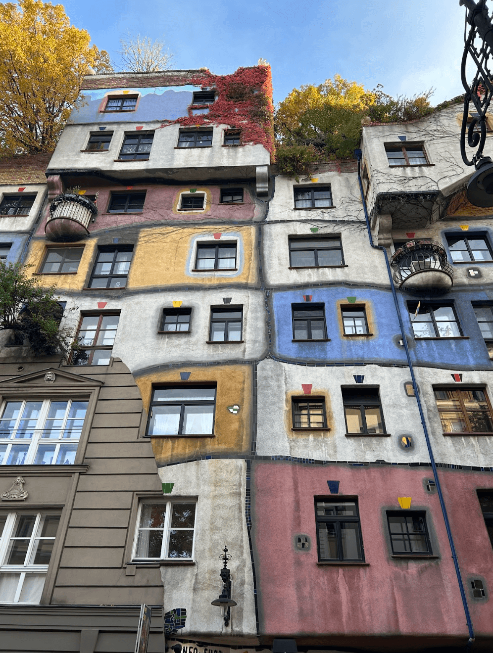 25. Дом Хундертвассера в Вене.png