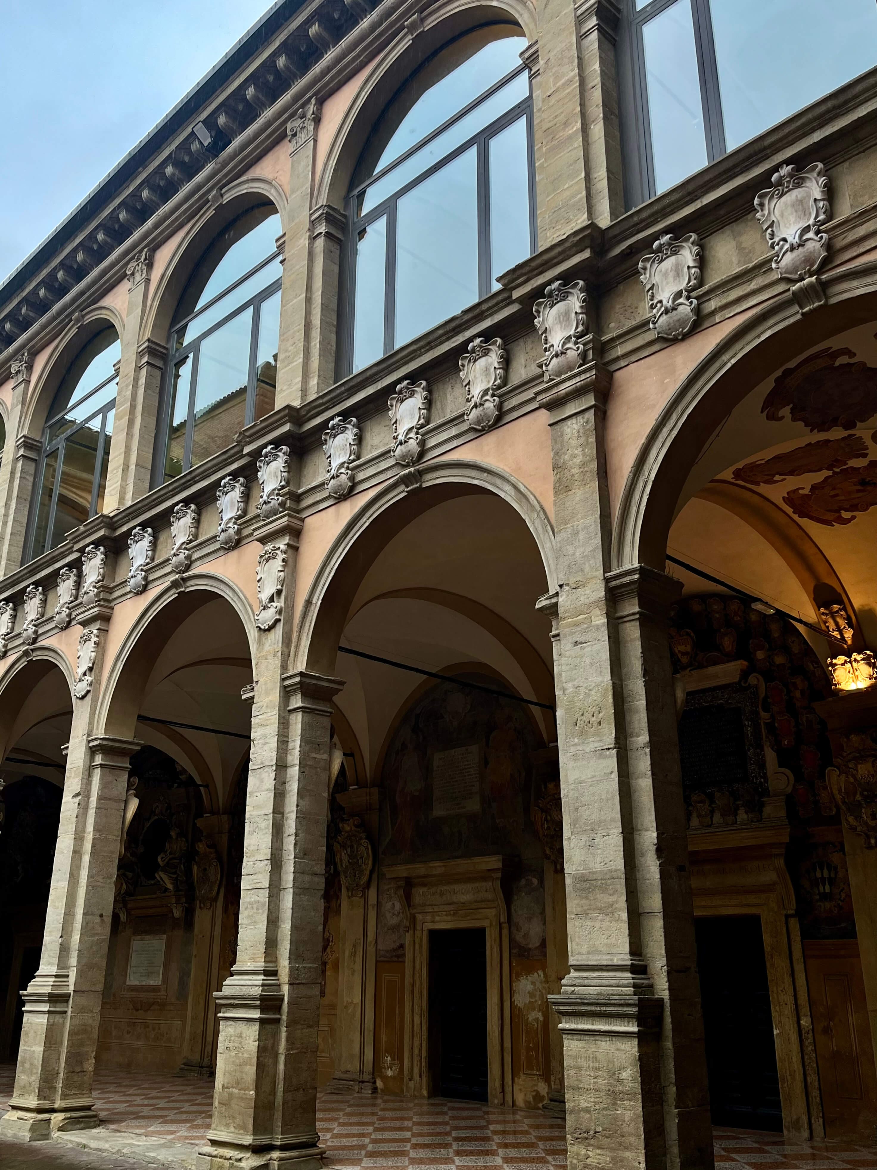 Архигимназия Болоньи