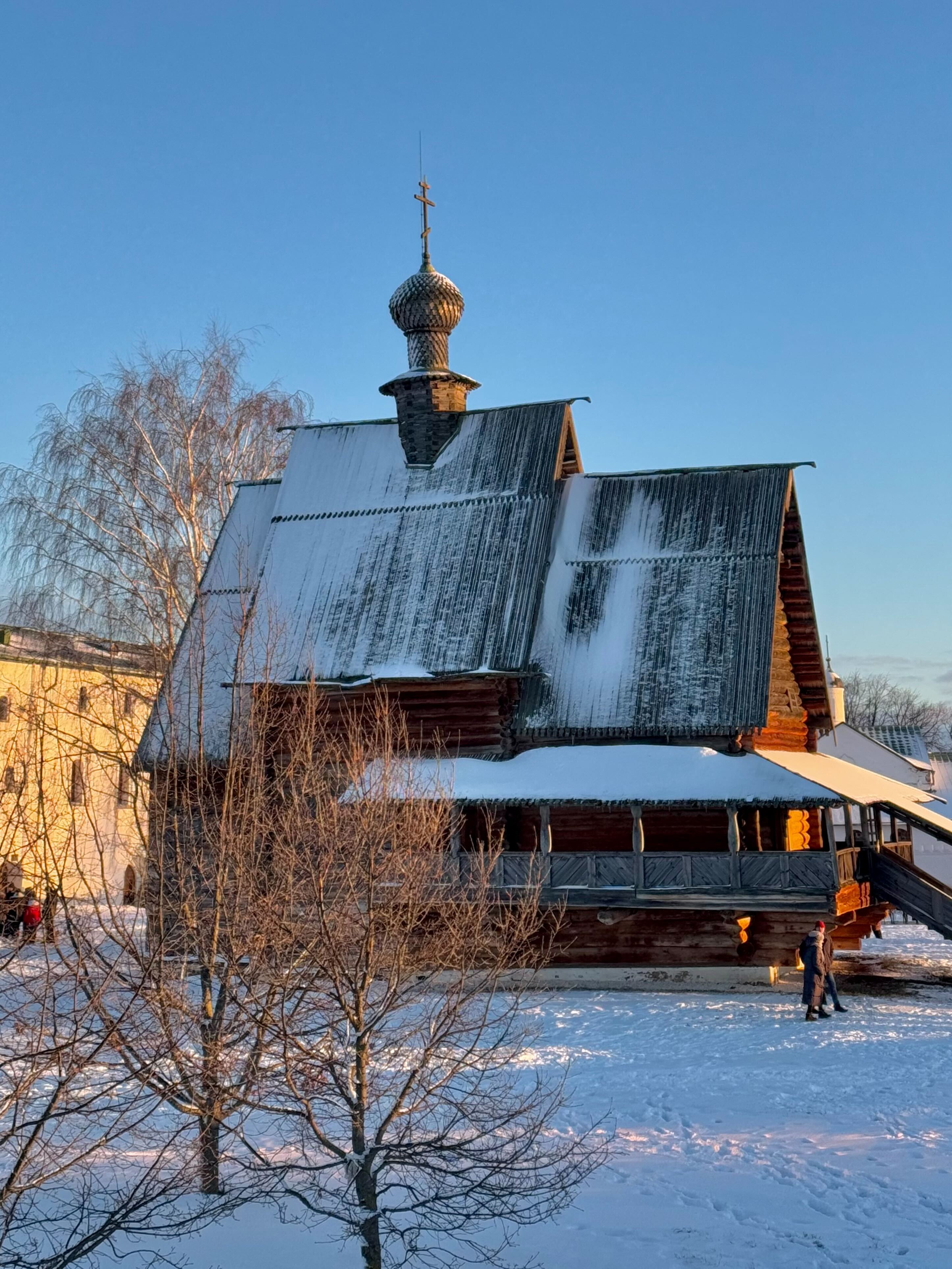 Храм Николая Чудотворца рядом с Владимиро-Суздальским Кремлем.jpg