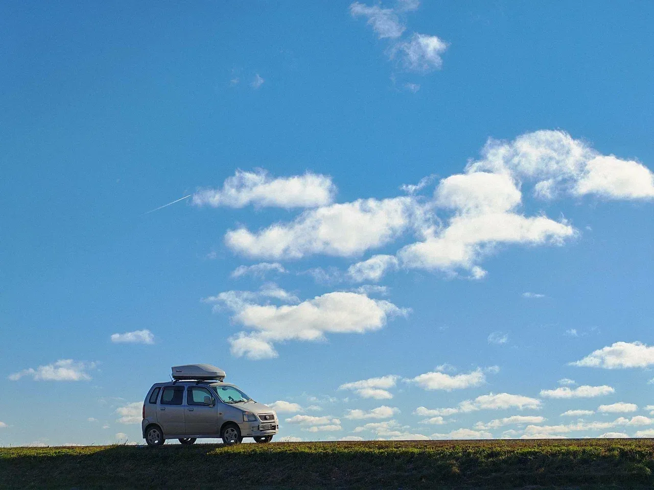 Машина на дороге