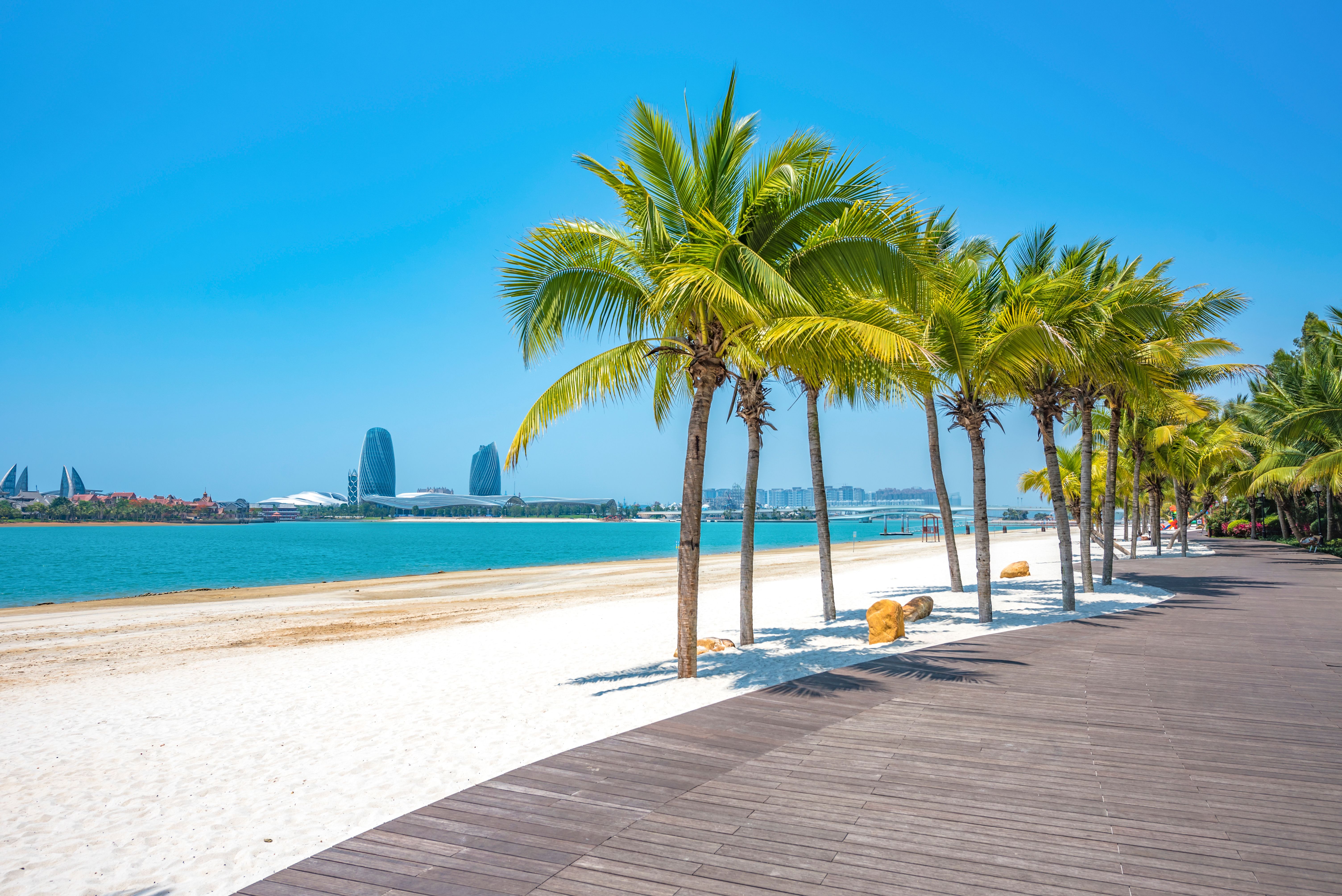 куда поехать в декабре на море