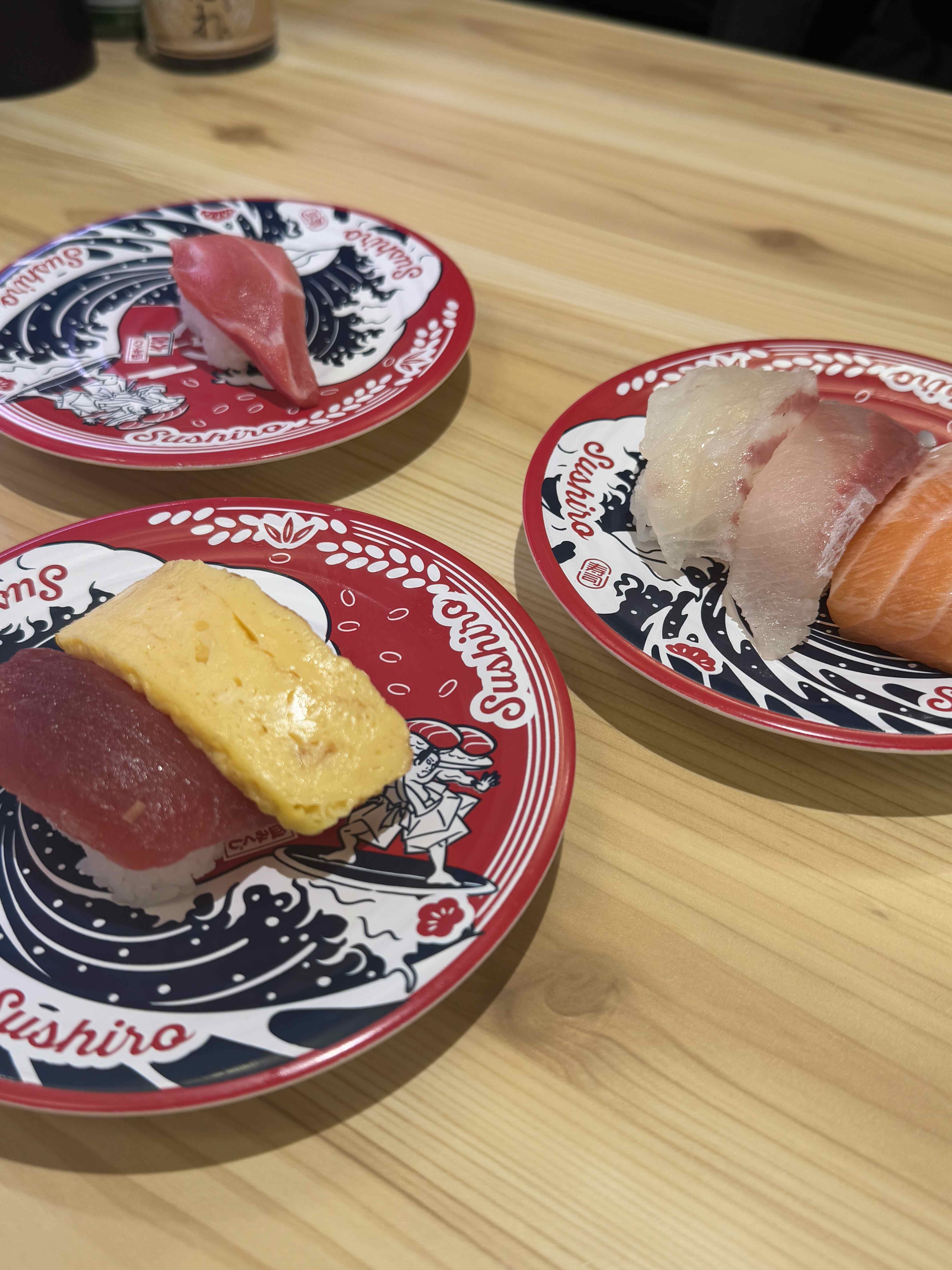 Конвейерные суши в кафе Sushiro (1).jpg