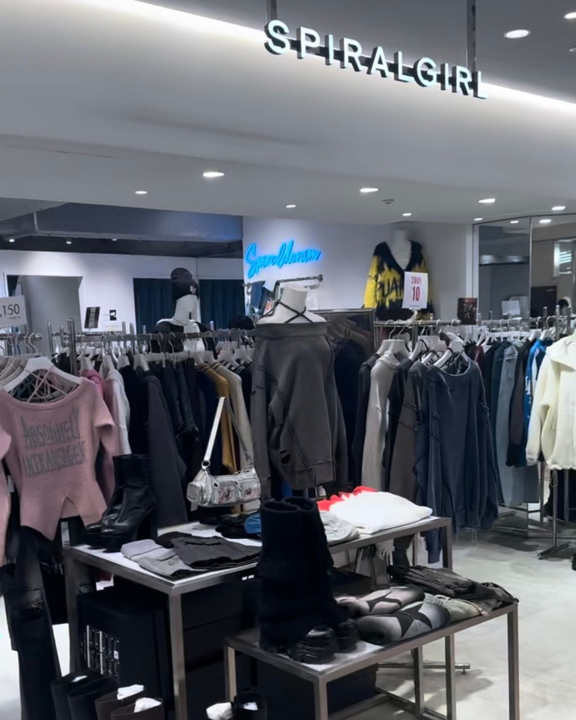 Магазин одежды в Японии