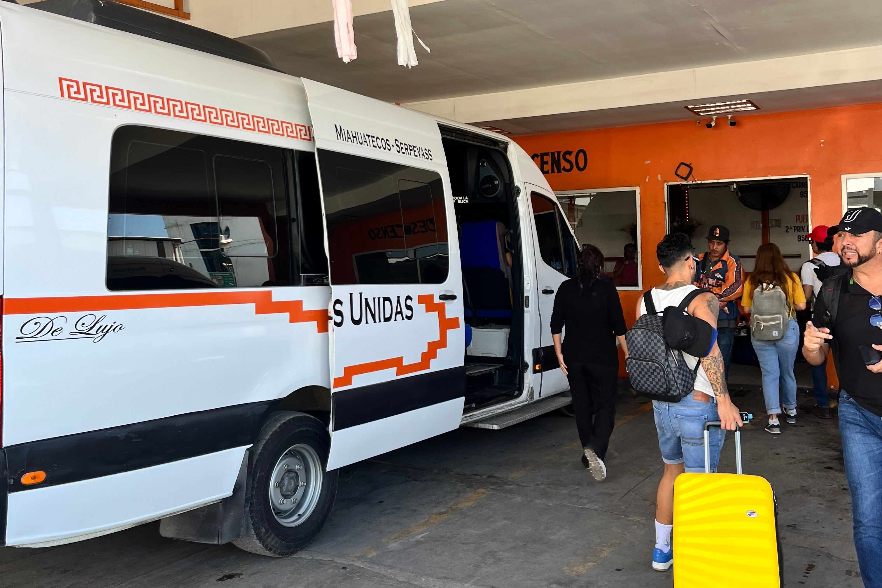 Маршрутка в Сан-Хосе-дель-Пасифико.jpg