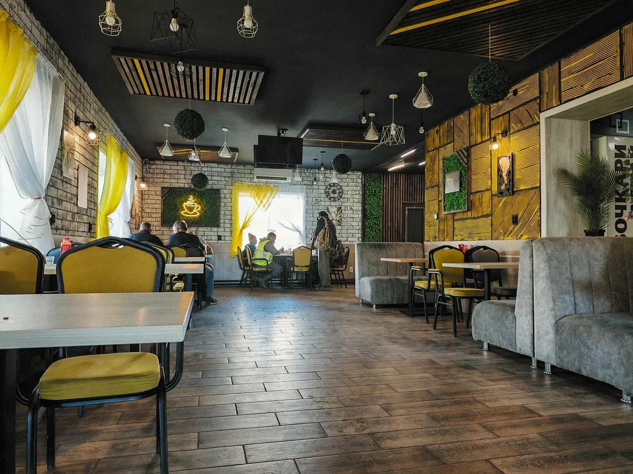 Столовая у трассы