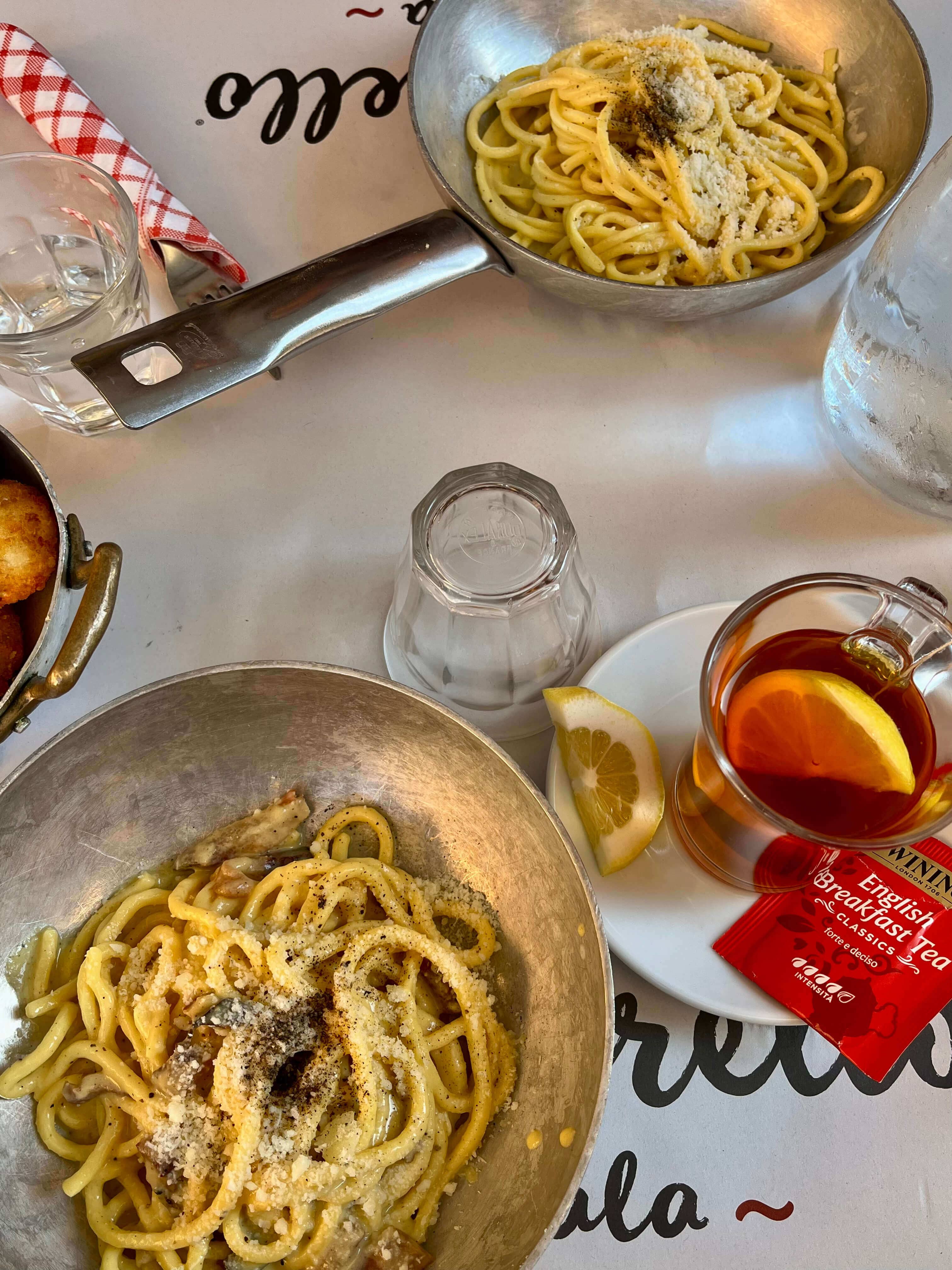 Паста в ресторане в Риме