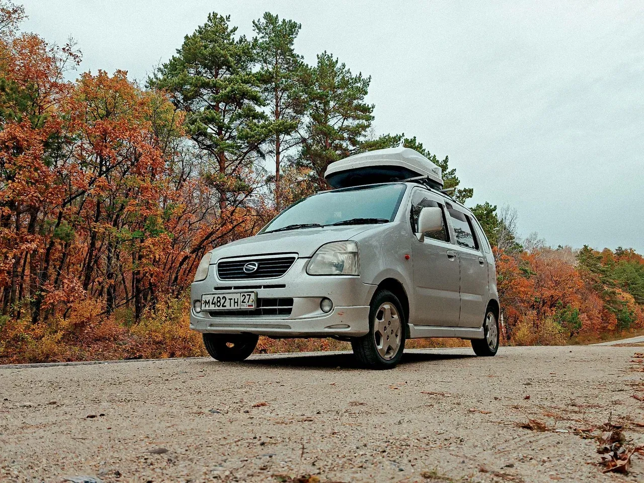 Машина на дороге