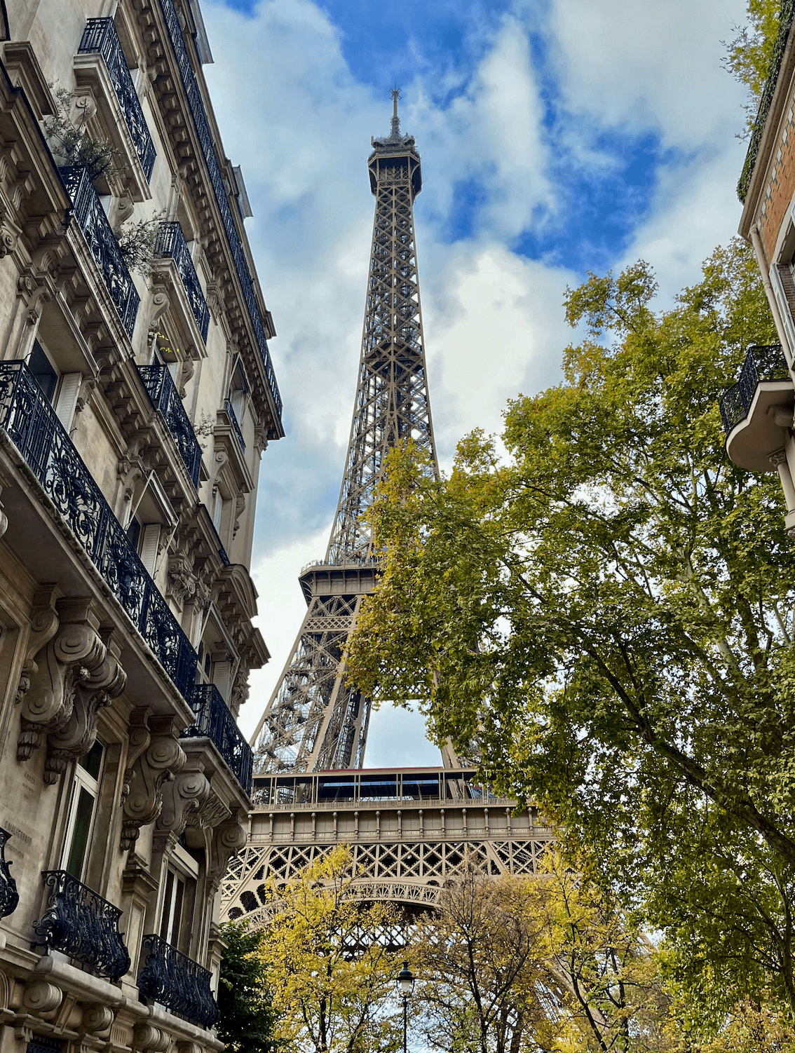 Эйфелева башня в Париже