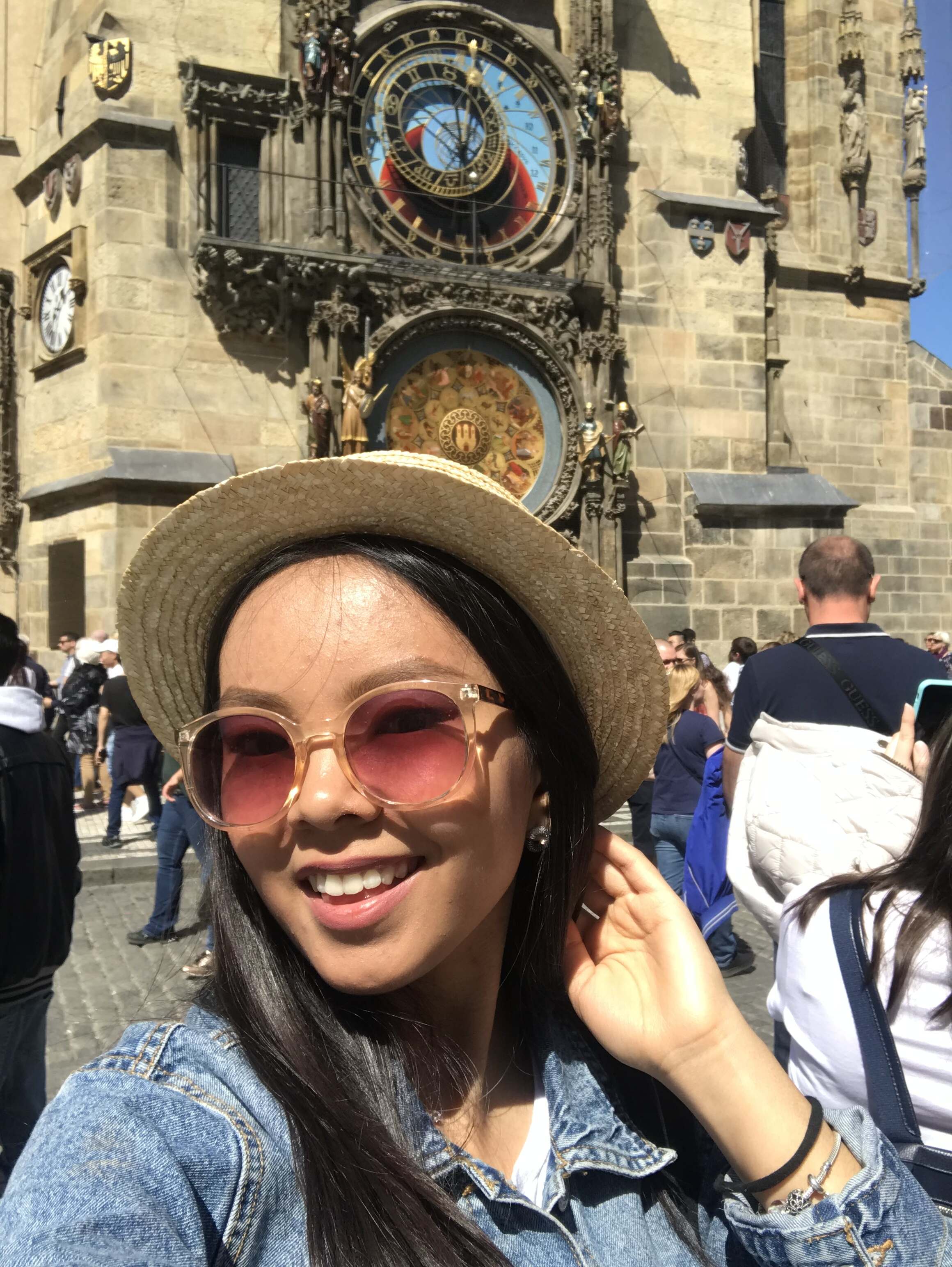 Староместская площадь и куранты .jpg