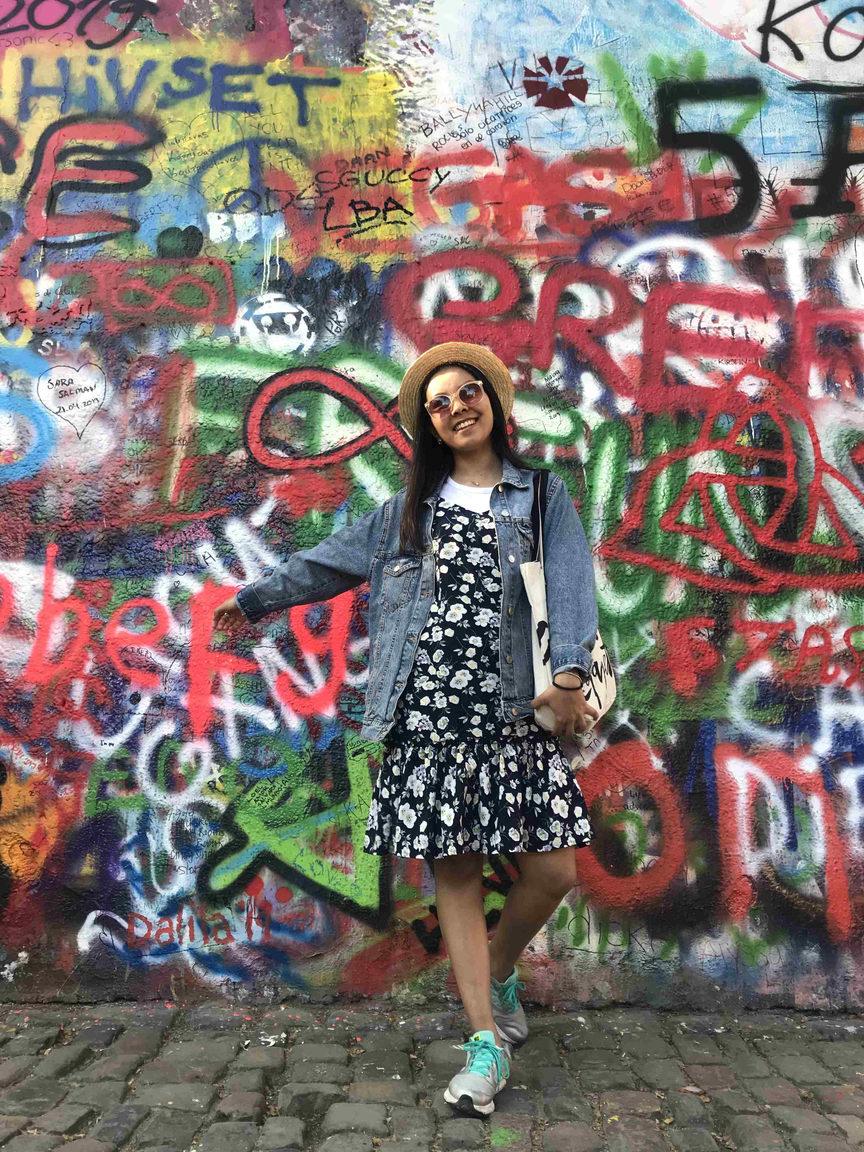 Стена Джона Леннона.jpg