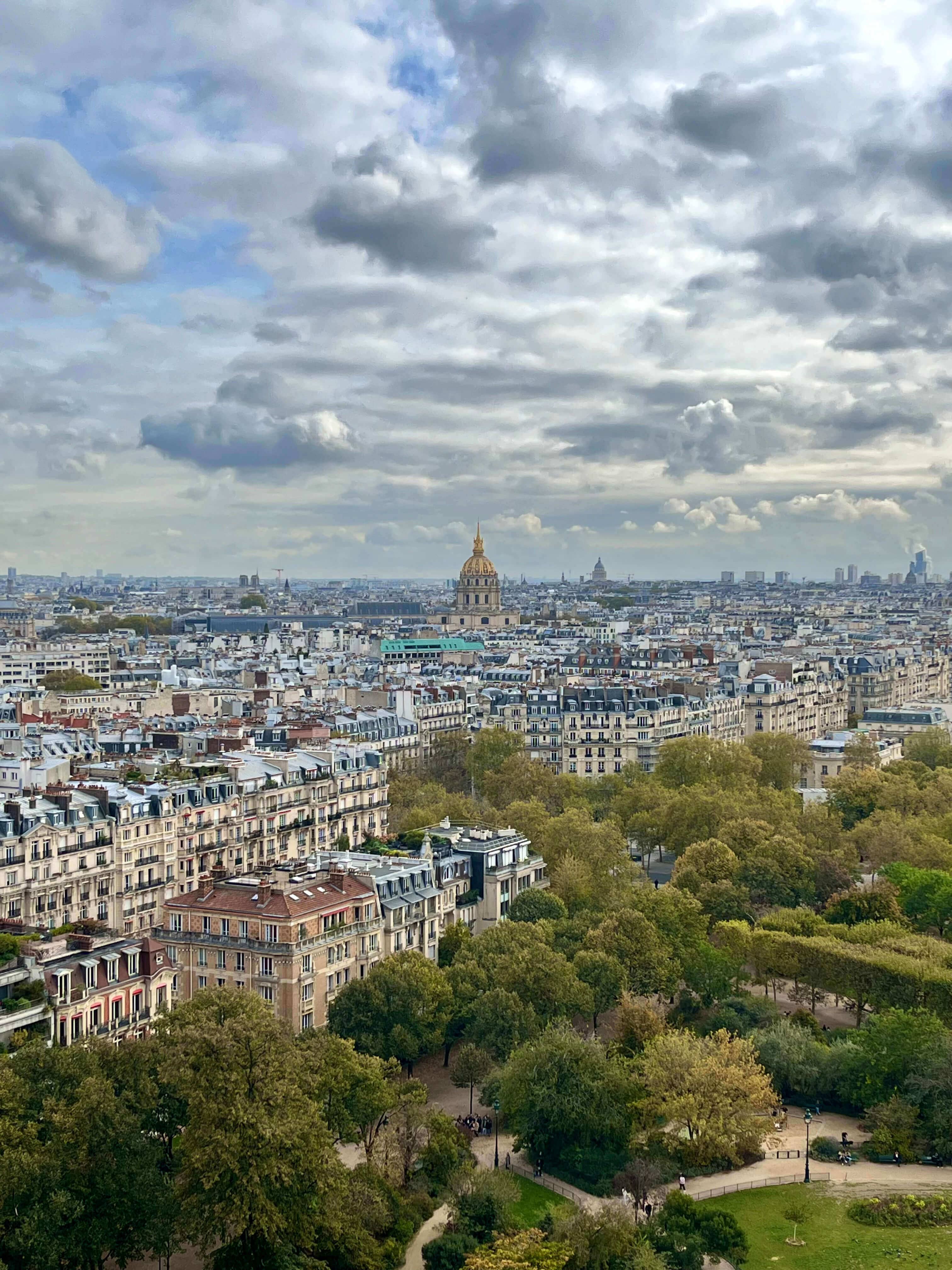 Вид на Париж с Эйфелевой башни