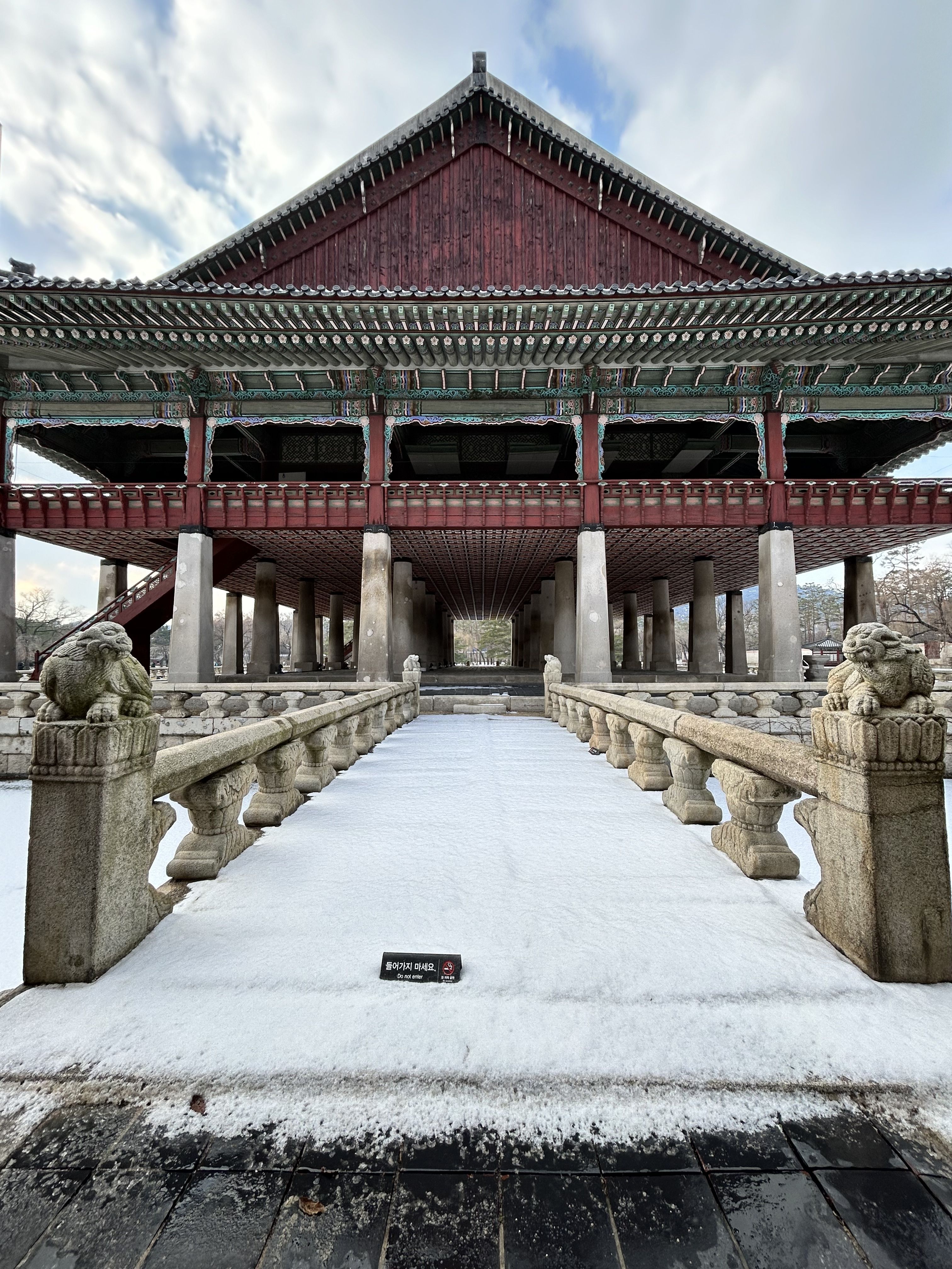 куда поехать в декабре за границу