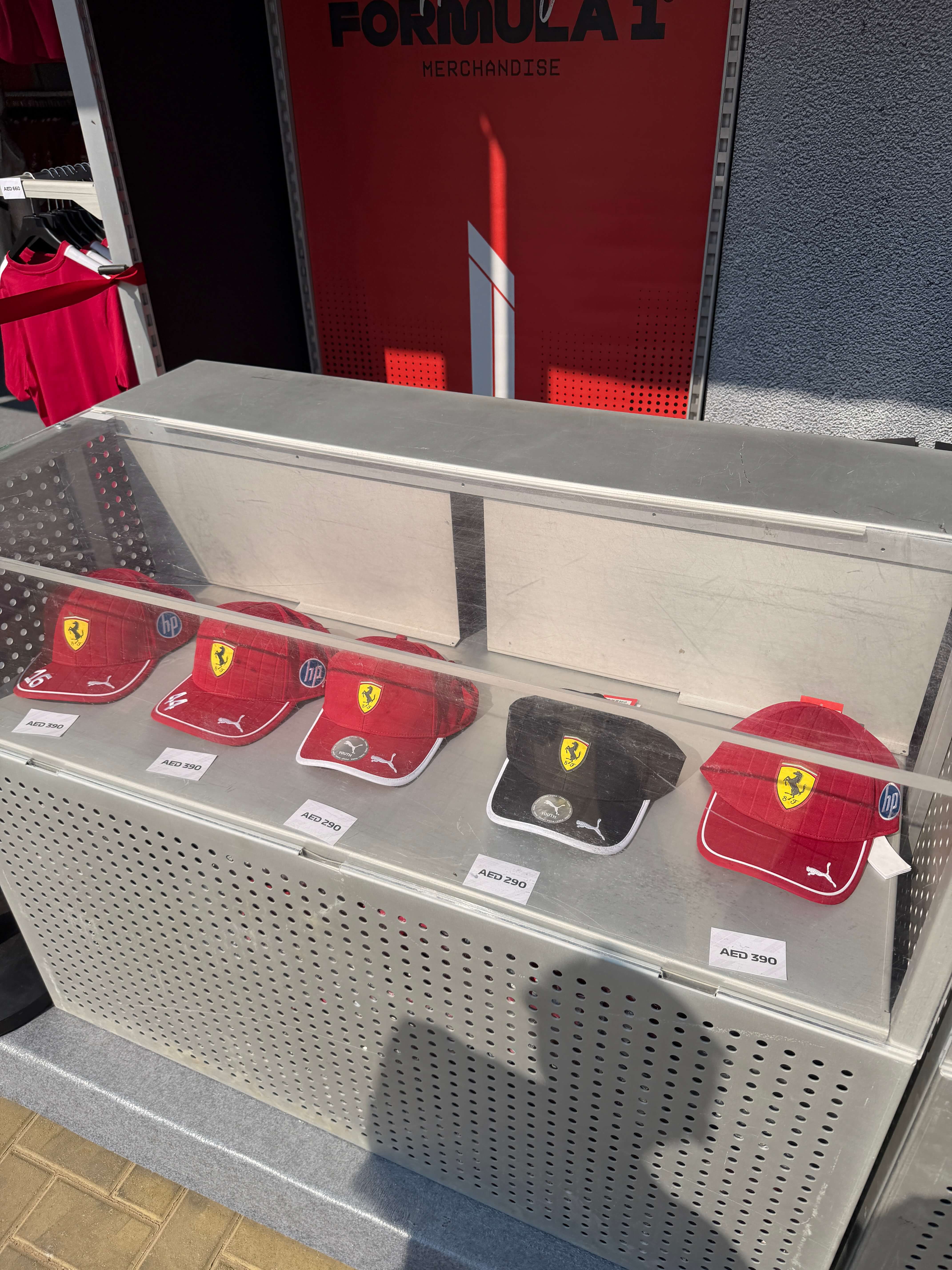 мерч Феррари.jpeg