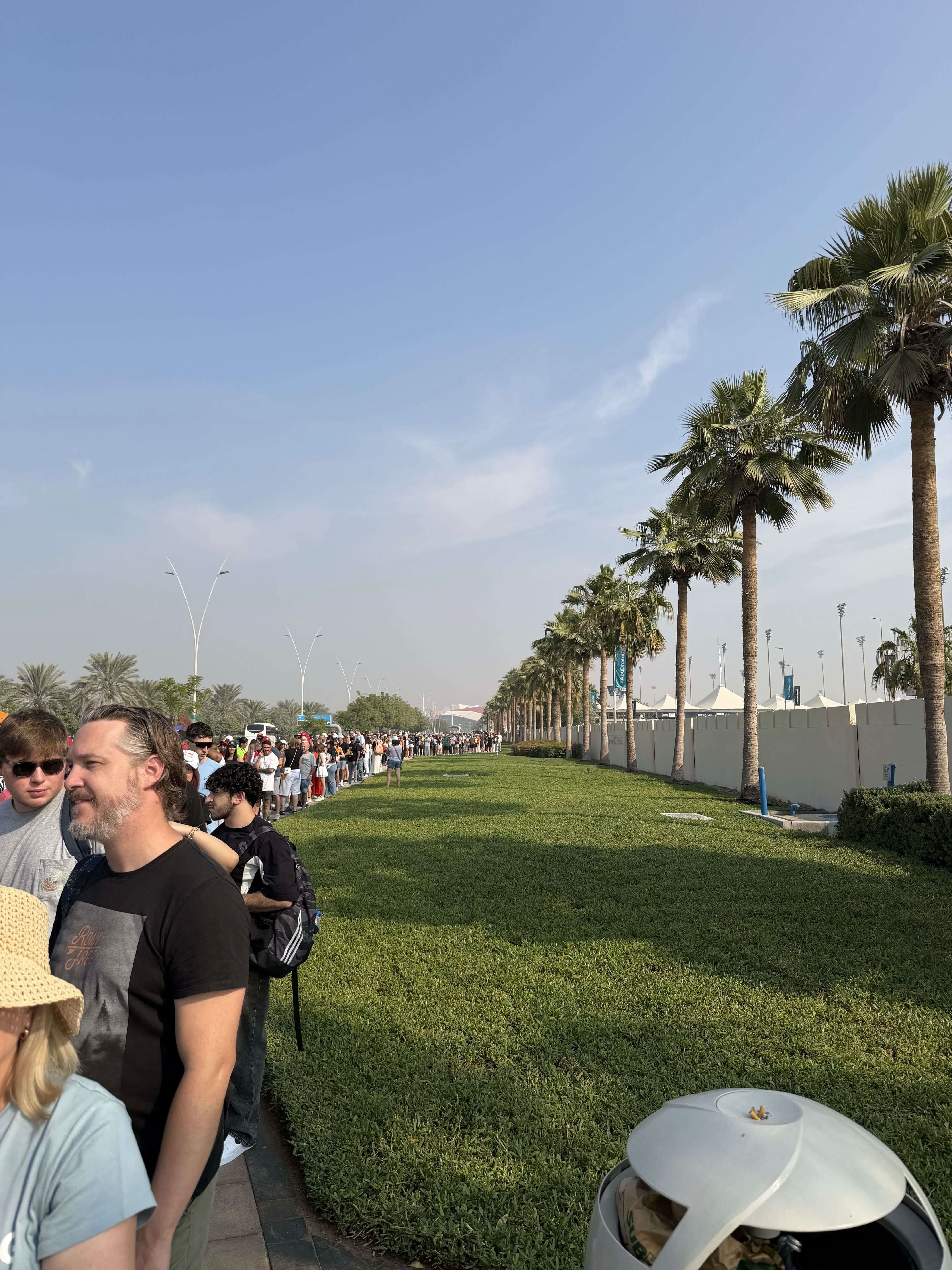 очередь на прогулку по питлейну (0 день).jpg