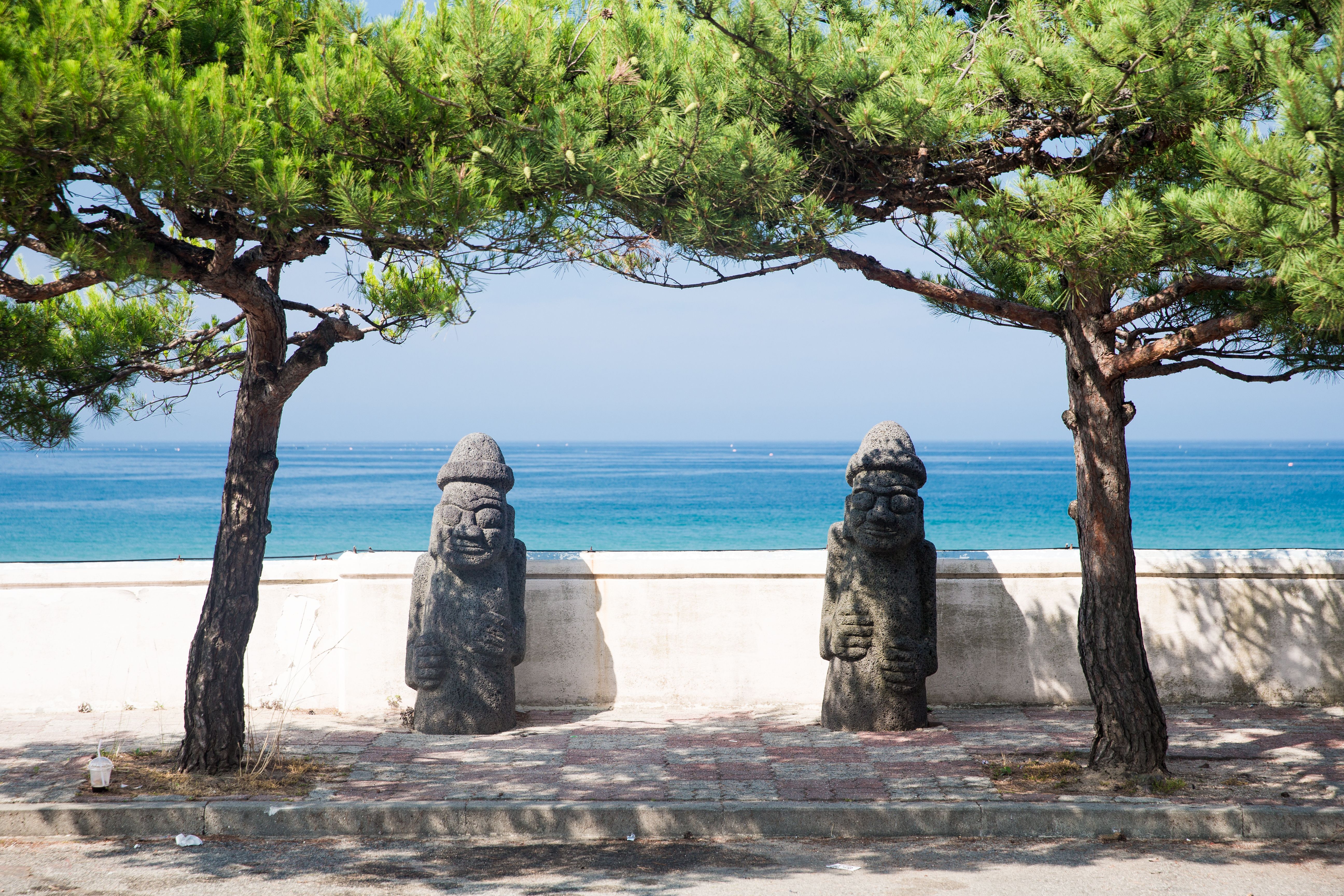 Тольхарубаны на острове Чеджу в Южной Корее