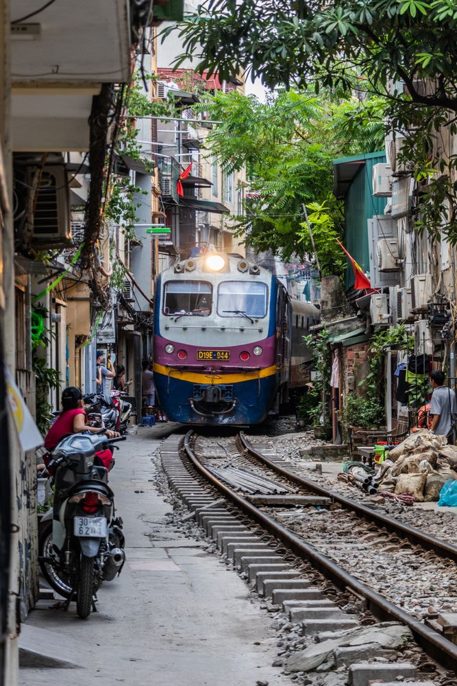 Улица Train Street в Ханое, Вьетнам