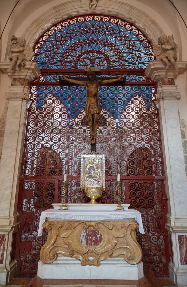 Собор Святого Трифона в Черногории