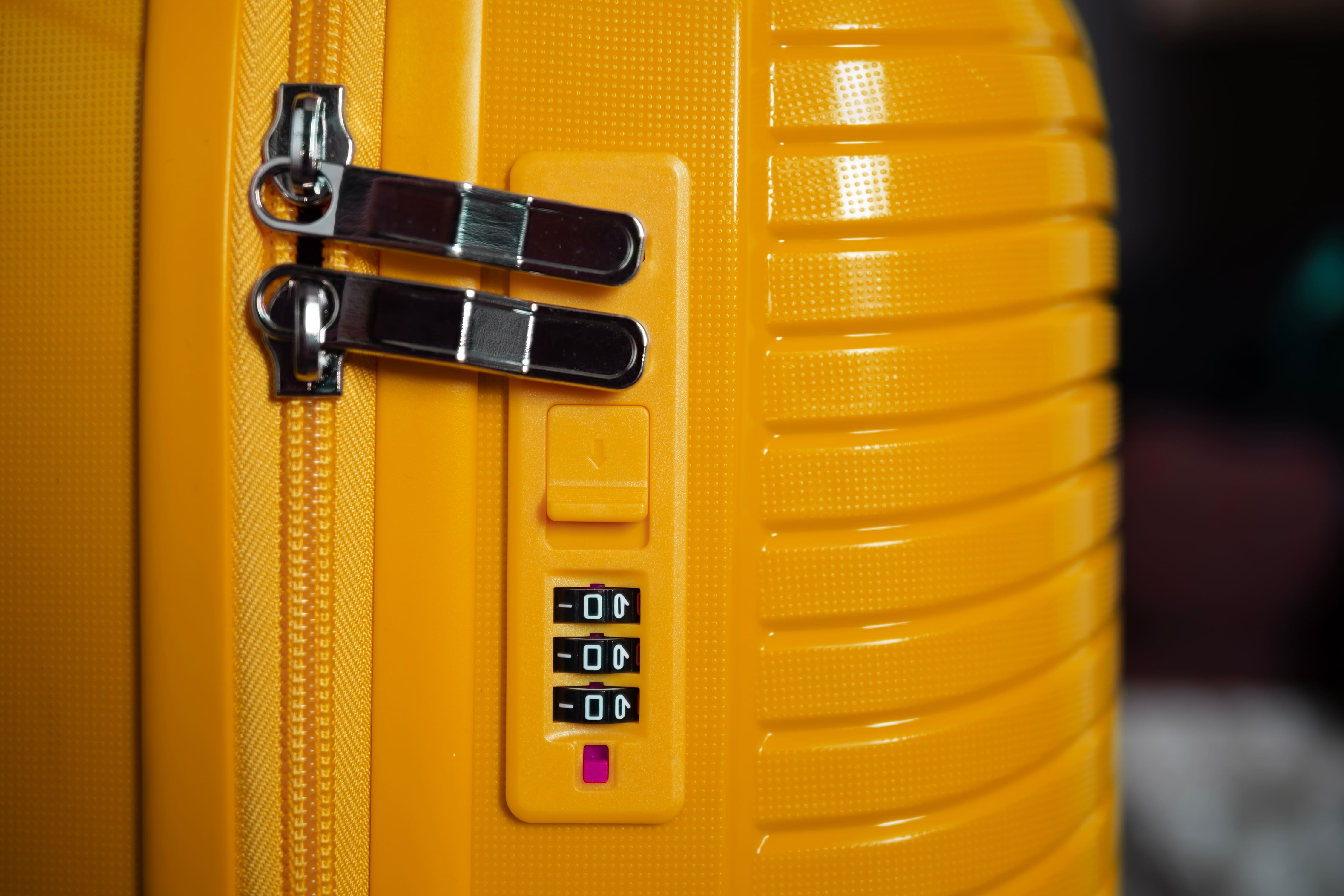 встроенный замок в чемодане