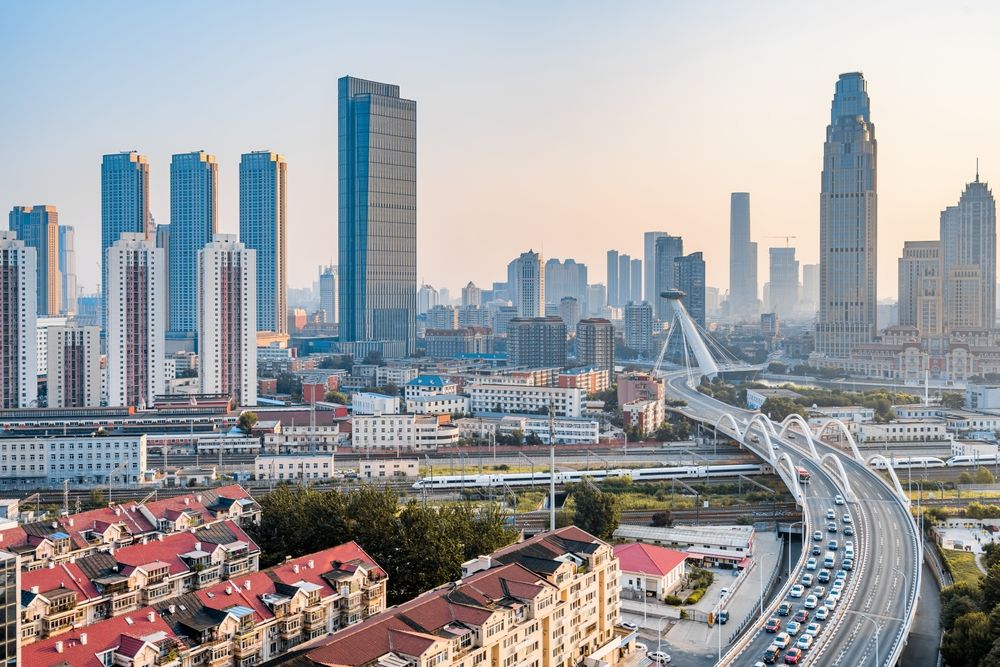 Скоростной поезд и мост в Китае