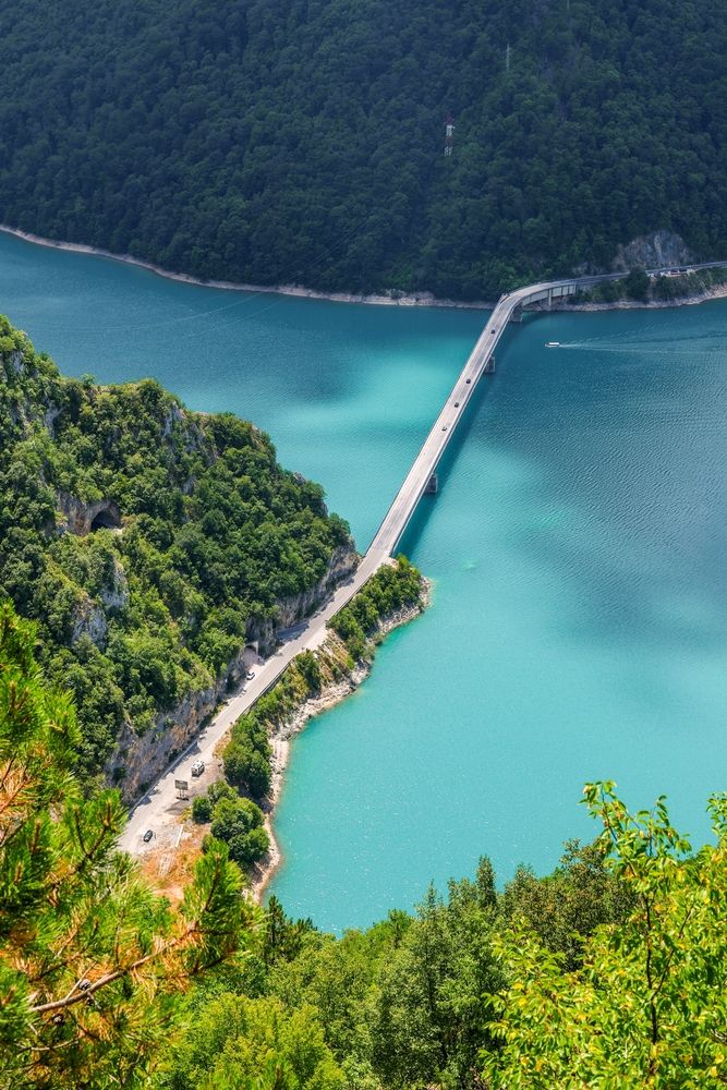 Пивское озеро в Черногории