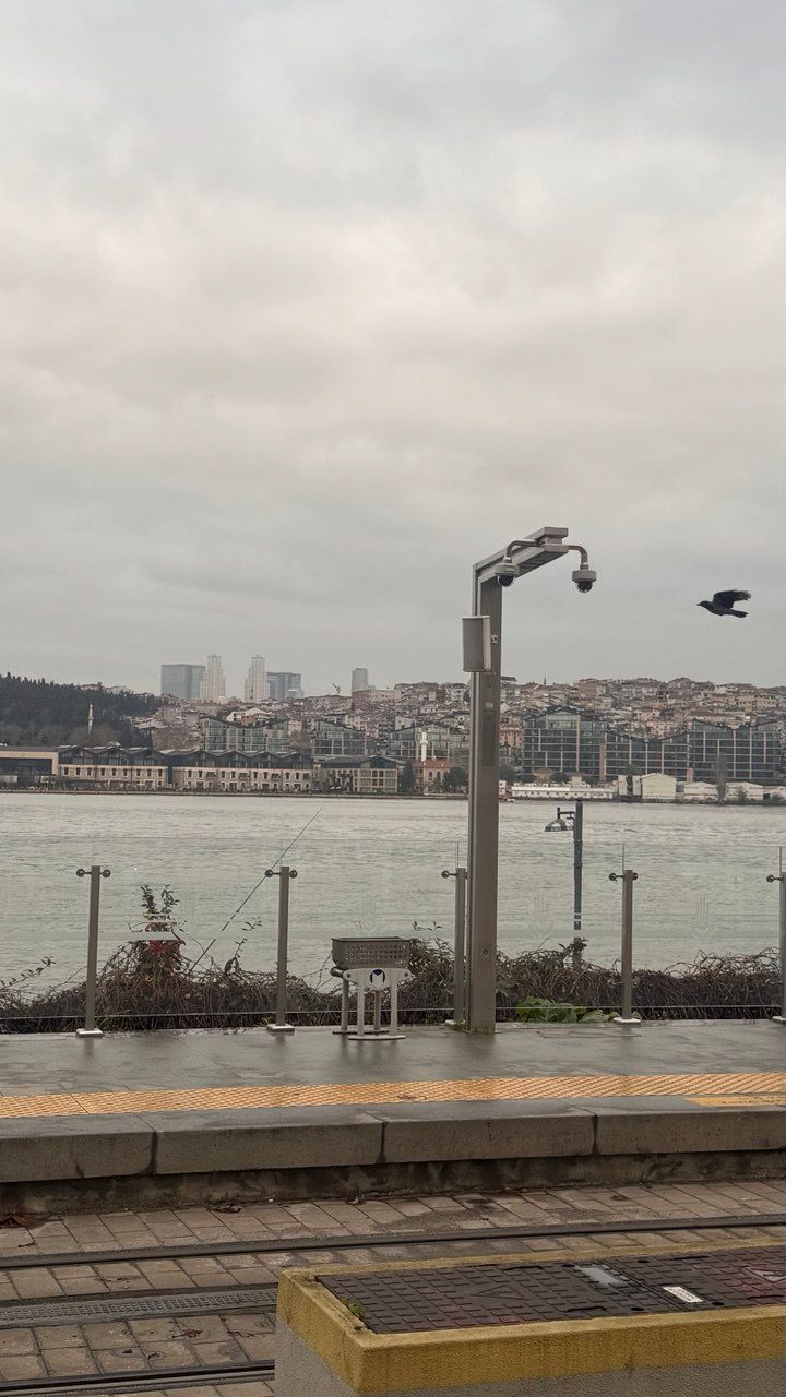 станция возле района Балат.jpg