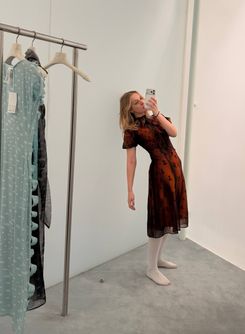 Платье в магазине