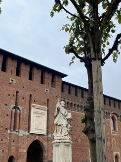 Замок в Милане