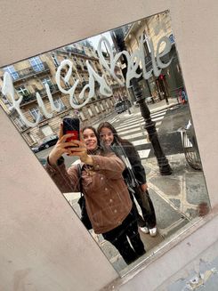 Туристы в Париже