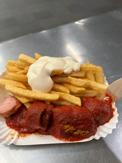 8. карривурст в Берлине.png