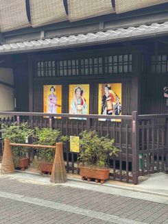 Фасад театра гейш в Киото в районе Гион (1).jpg