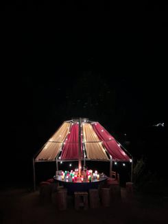 Праздничный стол со свечами