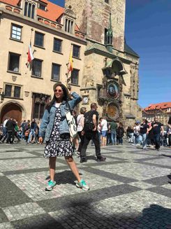 Староместская площадь и куранты.jpg