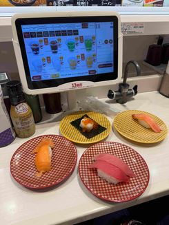 Суши в ленточном кафе.jpg