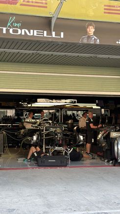 гаражи гонщиков.jpeg