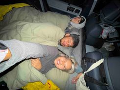 машинная кровать на троих на парковке ясной поляны2.jpg