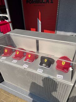 мерч Феррари.jpeg