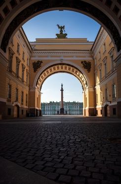 Дворцовая площадь в Санкт-Петербурге