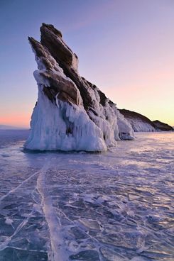 Скала на Байкале зимой