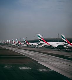 Самолёты в аэропорту Дубая
