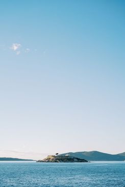 Остров Мамула в Черногории