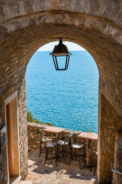 Улица в Ульцине, Черногория