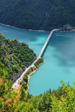 Пивское озеро в Черногории