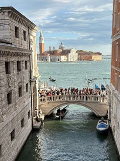 венеция вид с моста вздохов.jpg