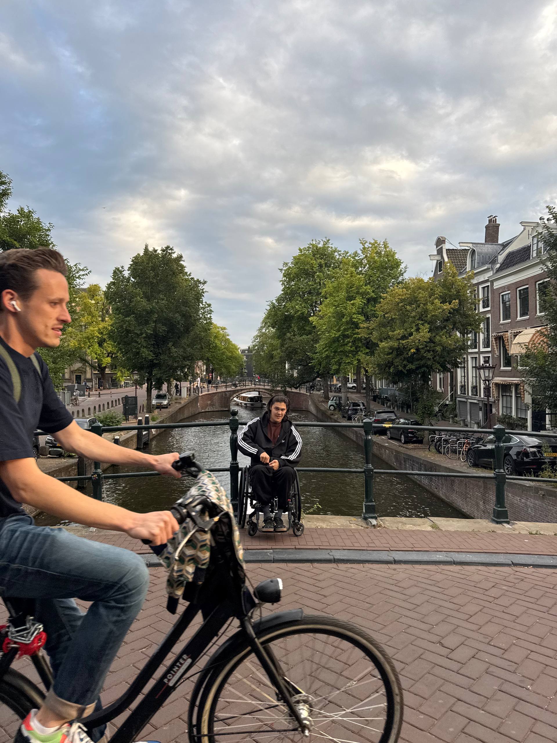 велосипедисты повсюду.jpg