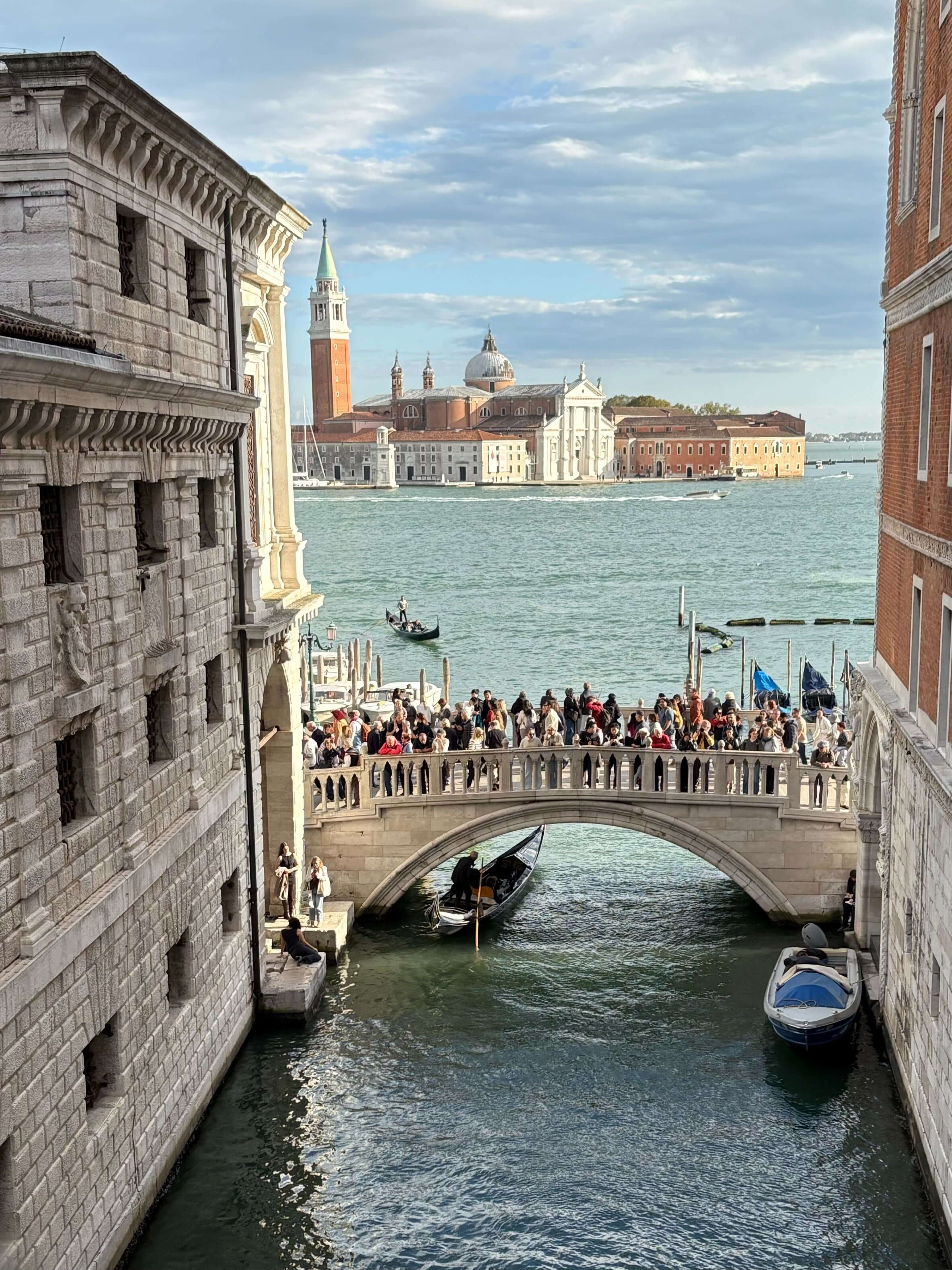 венеция вид с моста вздохов.jpg